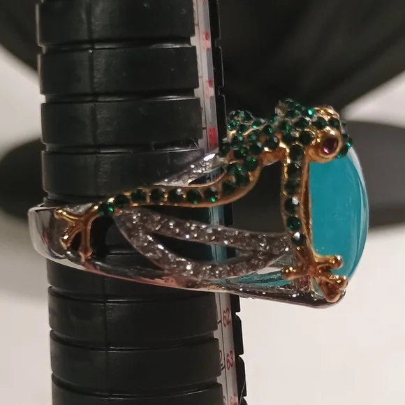 Elegant Turquoise Stone and Gold-Plated Gecko Ring Size 9 - Picture 6 of 8